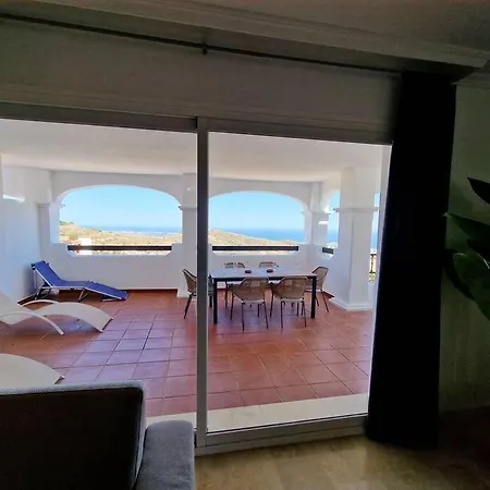 Palmeras Seaviews דירה